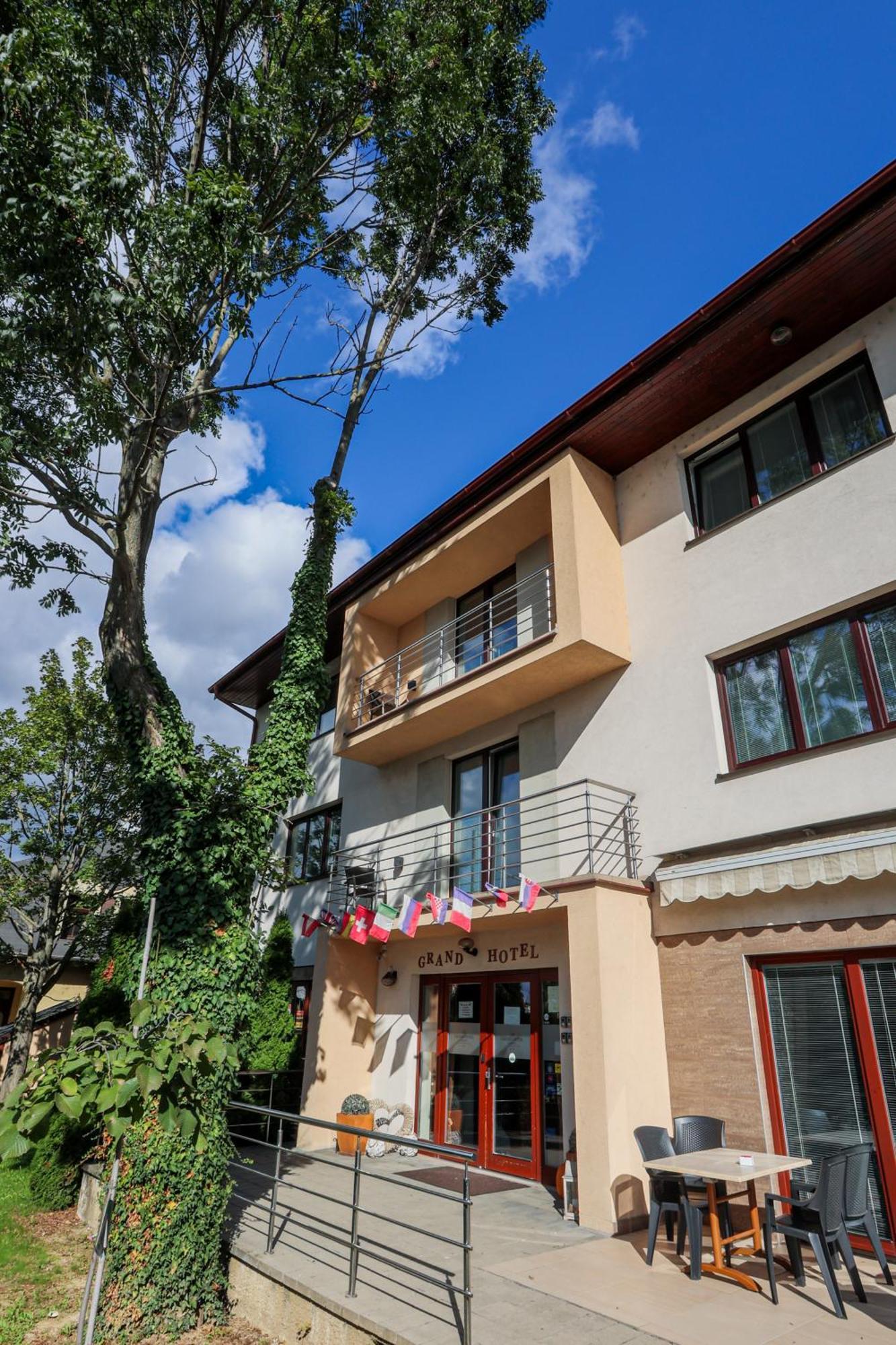 Grand Hotel Senica, Garni Luaran gambar