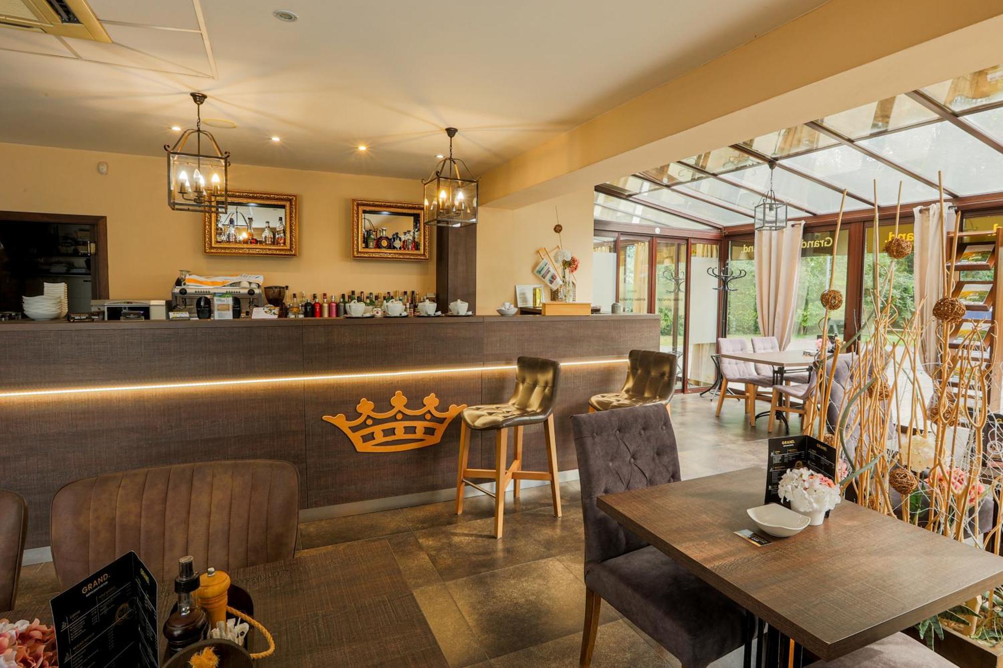 Grand Hotel Senica, Garni Luaran gambar