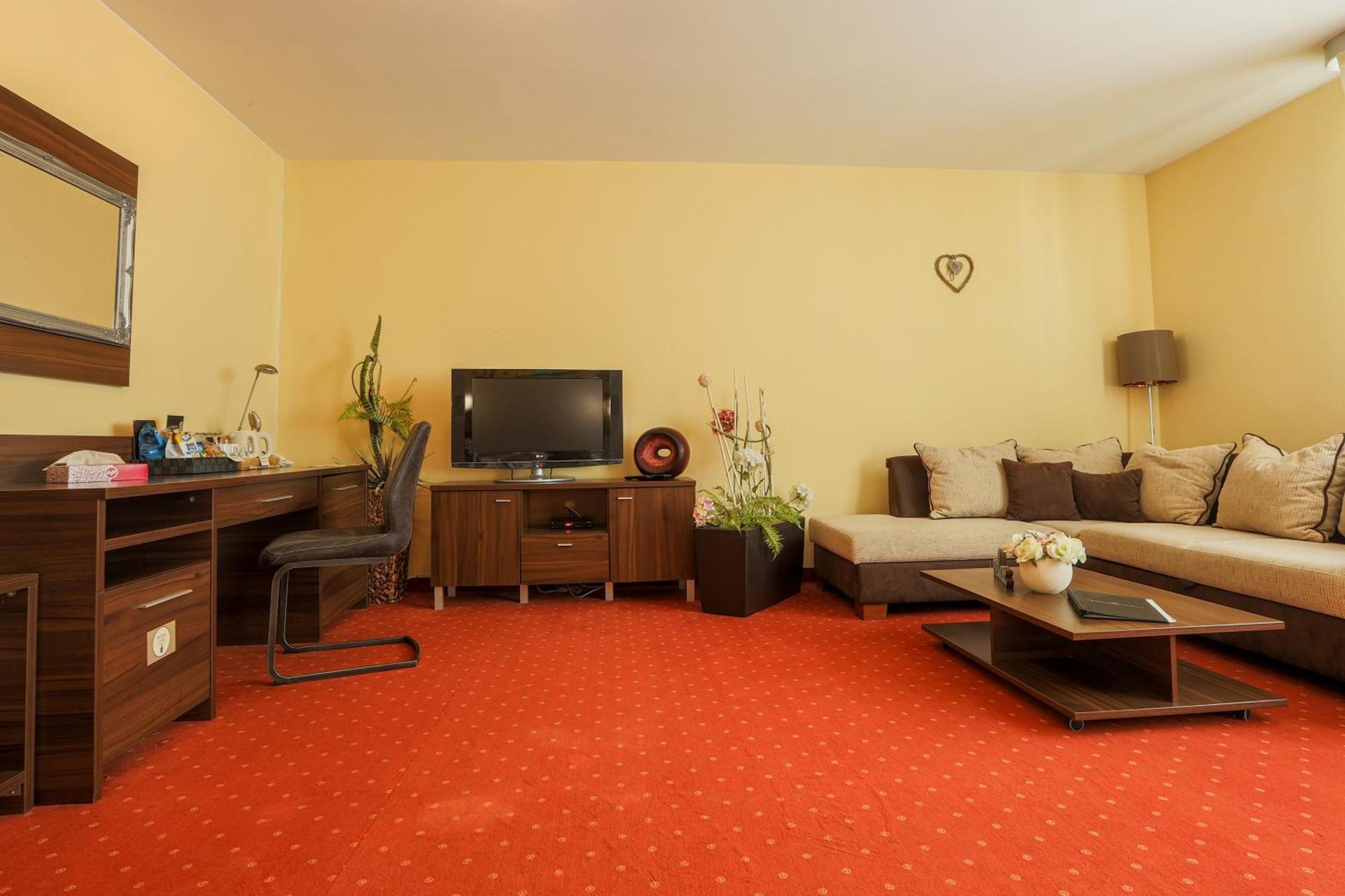 Grand Hotel Senica, Garni Luaran gambar