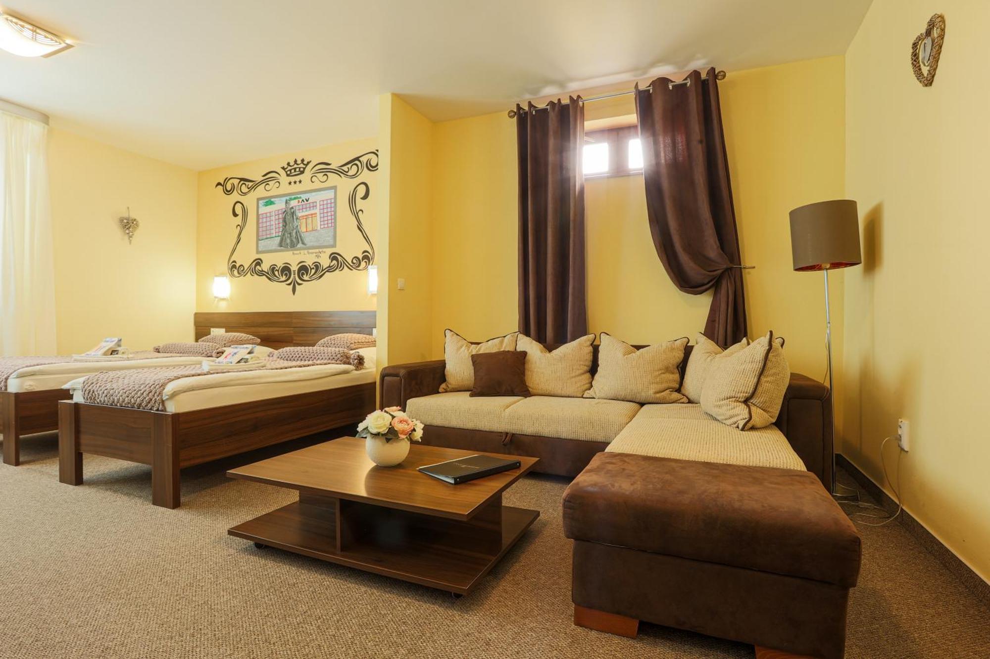 Grand Hotel Senica, Garni Luaran gambar