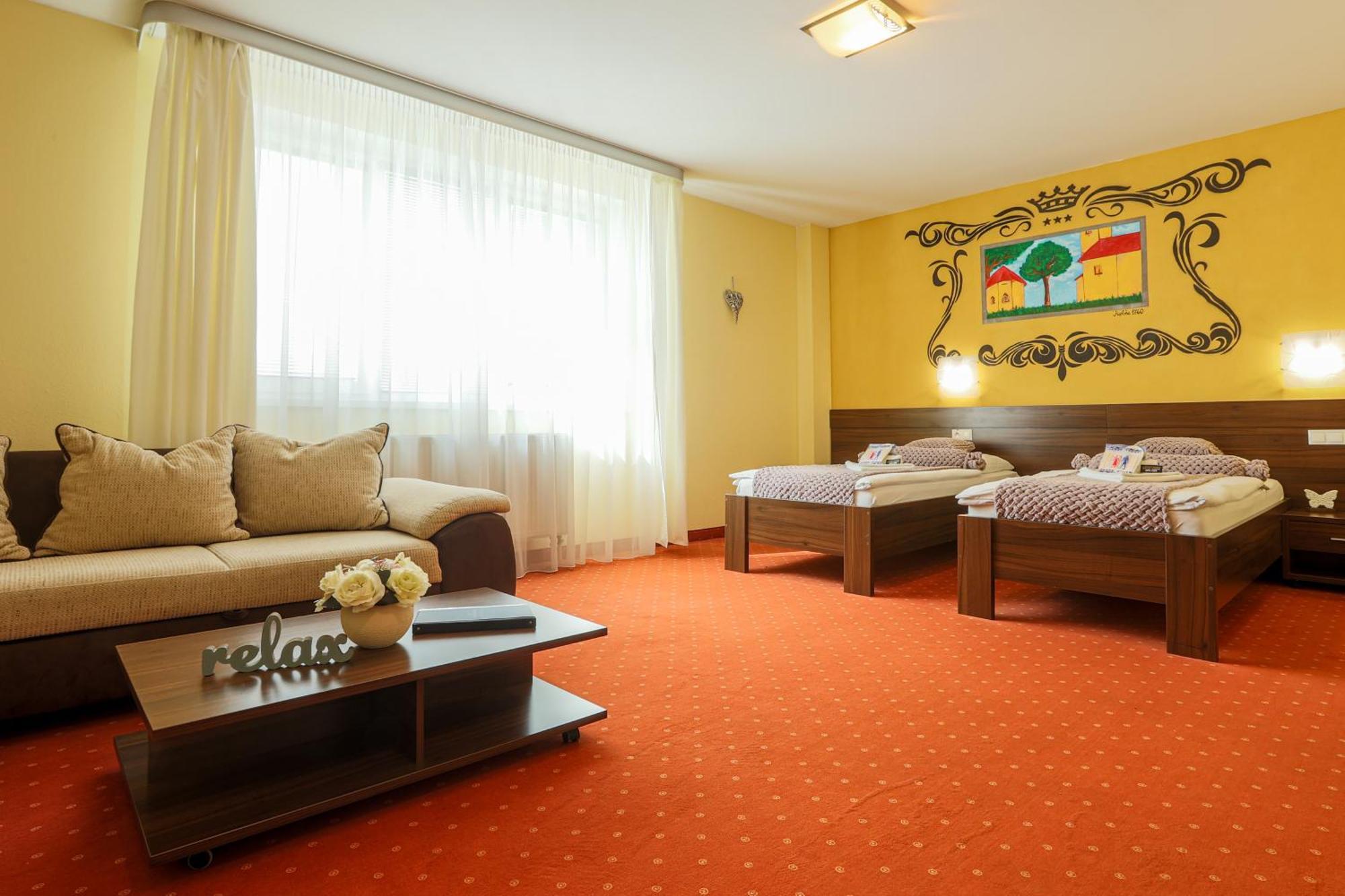 Grand Hotel Senica, Garni Luaran gambar