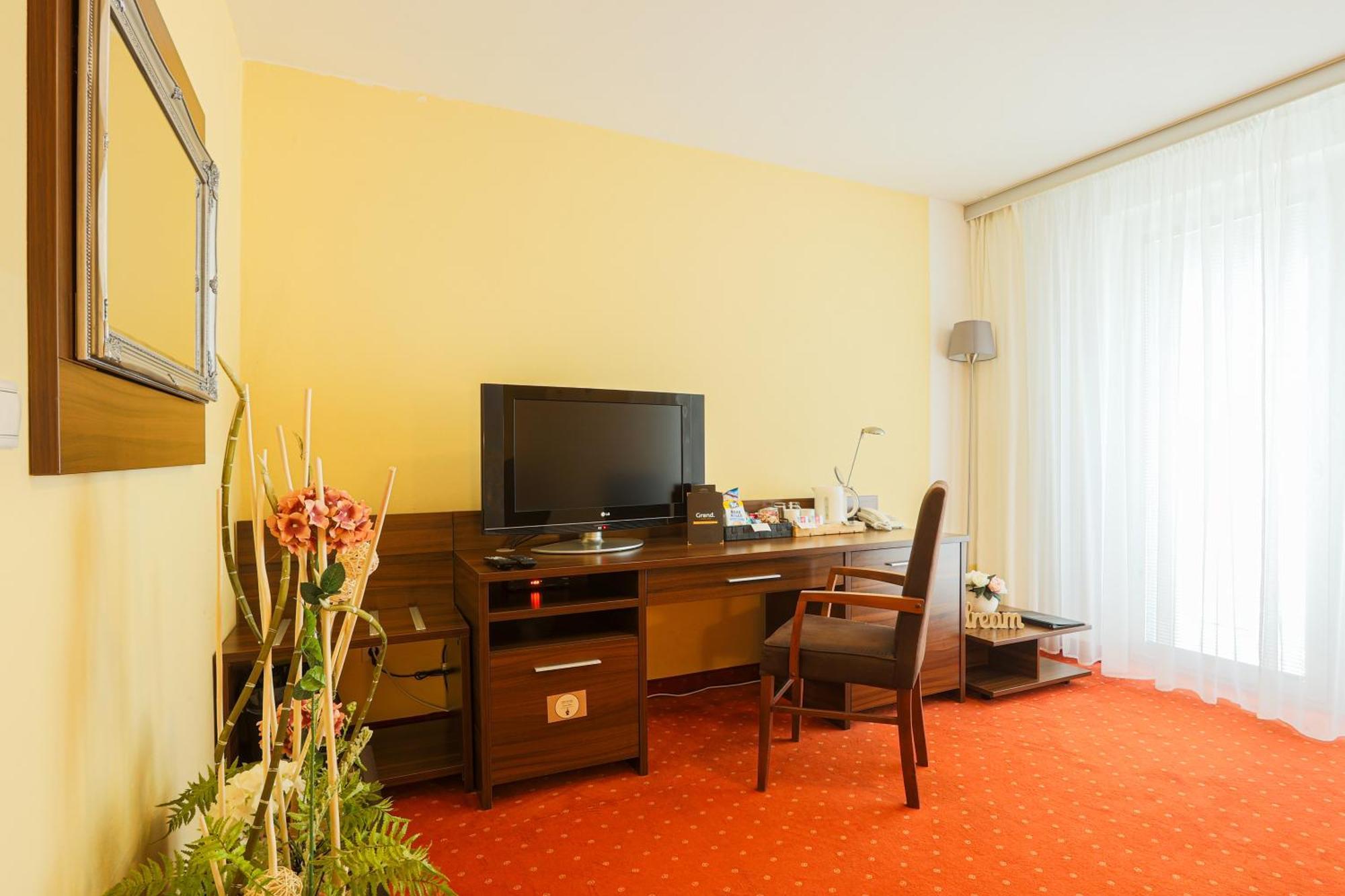 Grand Hotel Senica, Garni Luaran gambar