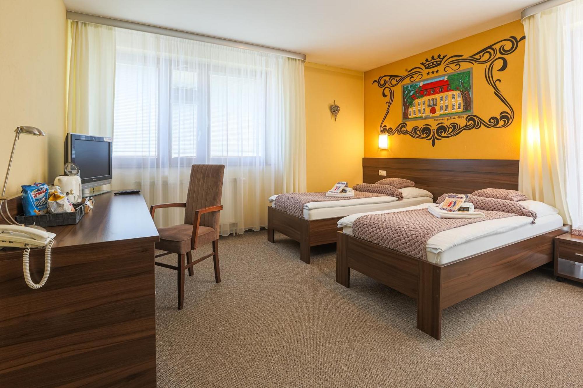 Grand Hotel Senica, Garni Luaran gambar